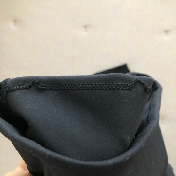 Lululemon black in movement crop leggings - Picture 3 of 4